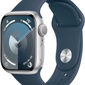 Apple Watch Series 9 45 мм корпус из алюминия Серебристого цвета, спортивный ремешок цвета «Грозовой синий»